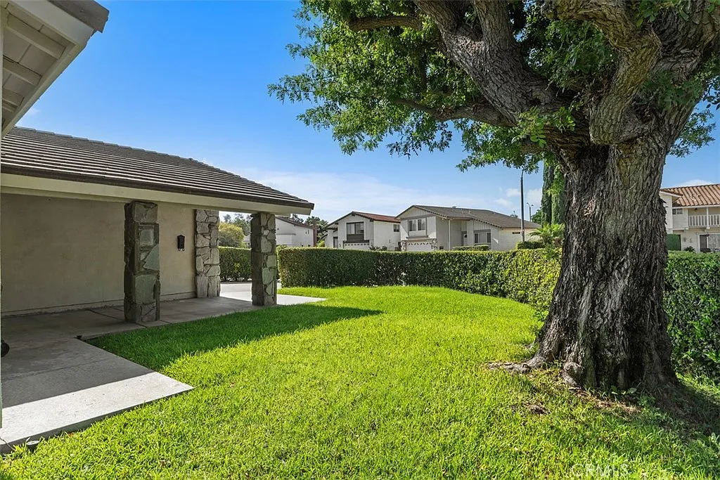 3 bed, 2.0 bath, 1426 sqft, $4,500 — Photo 4