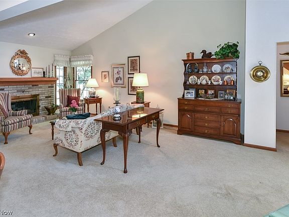 5th image of 13 S Hampton Cir
