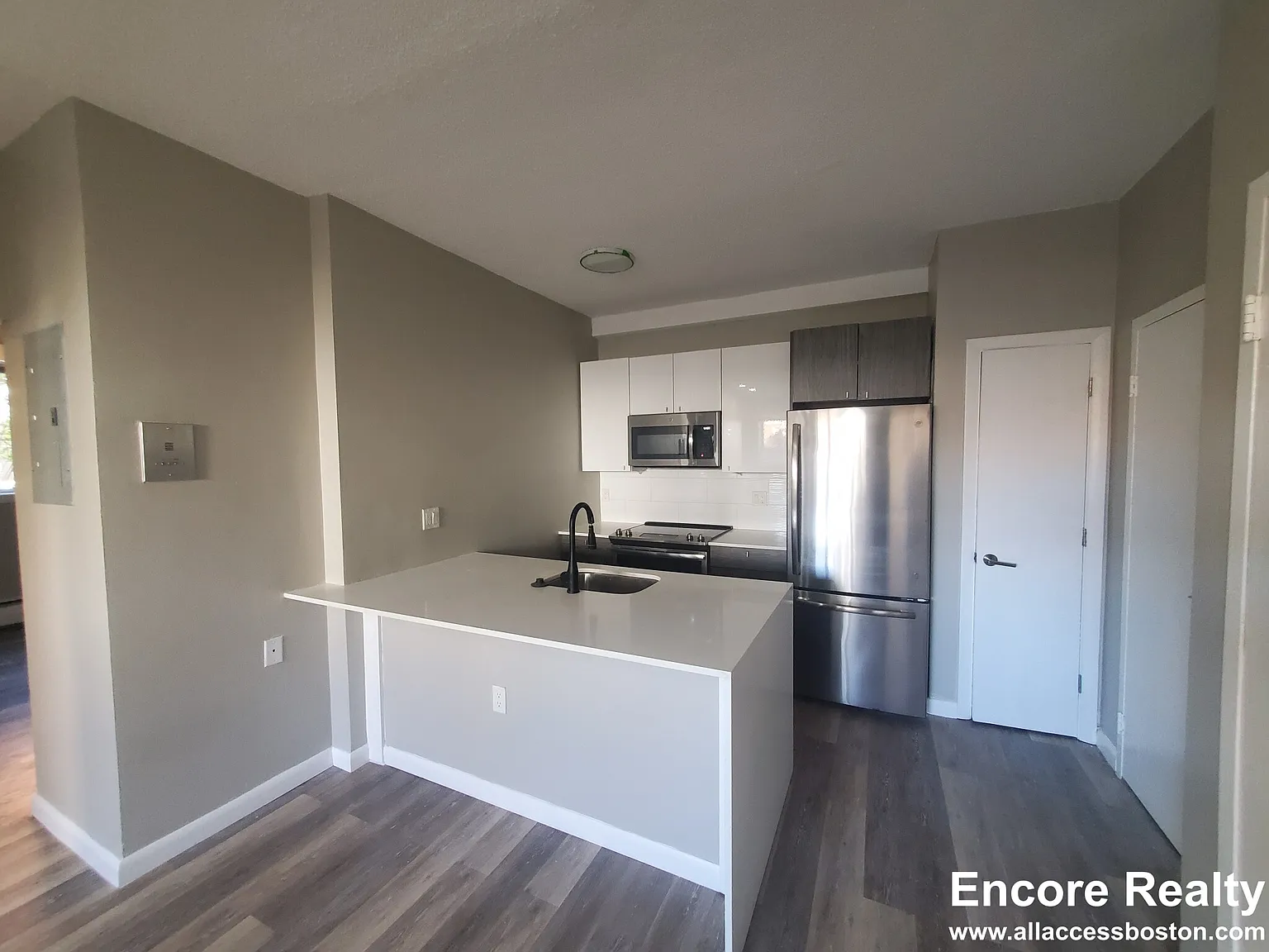 2 bed, 810 sqft, $2,900 — Photo 3
