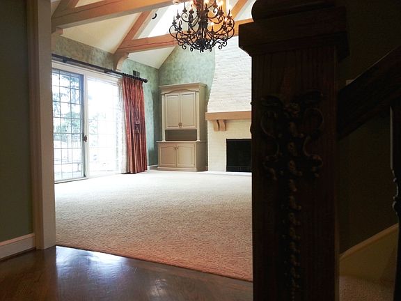 Decorative newel post