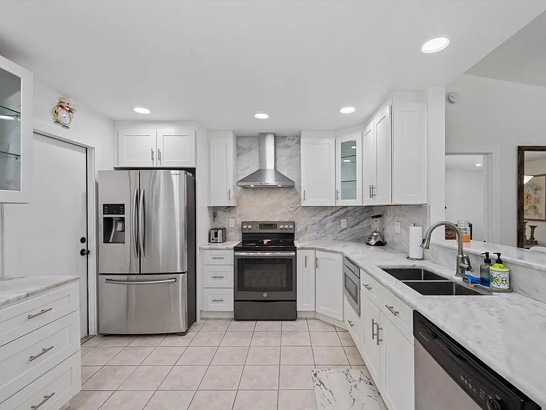 14122 Citrus Dr — Photo 1