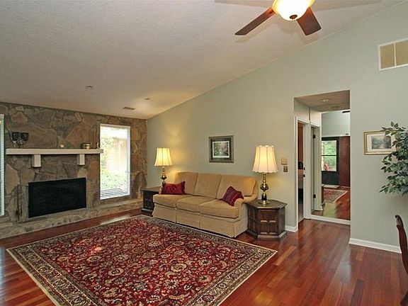 4th image of 854 Bonnie Glen Dr SE