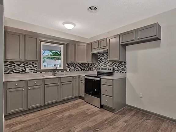 4th image of 2540 E Aloma St