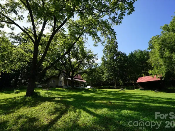 1239 W McGuinn Rd, Mill Spring, NC 28756