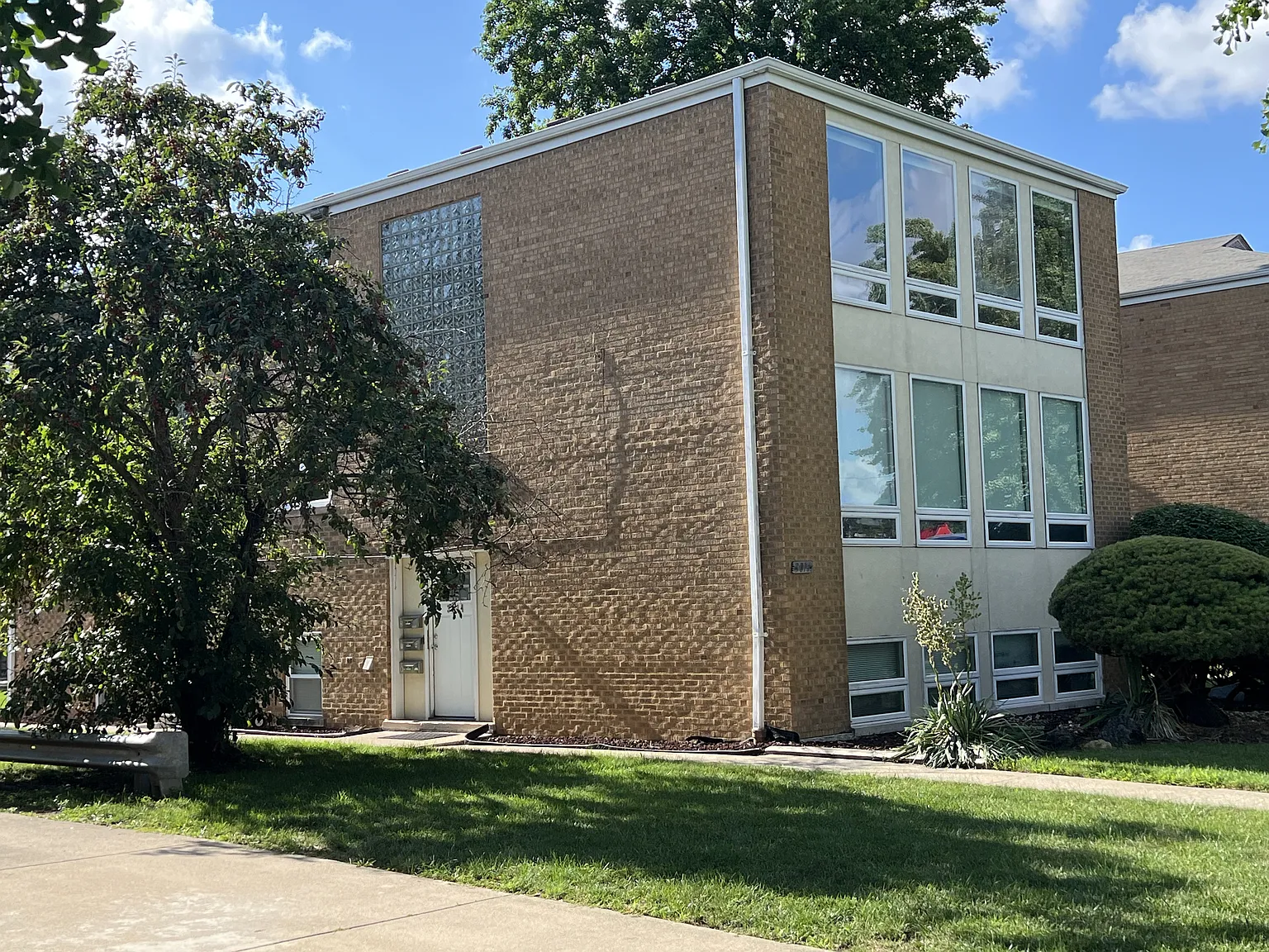 2 bed, 1000 sqft, $1,750 — Photo 4