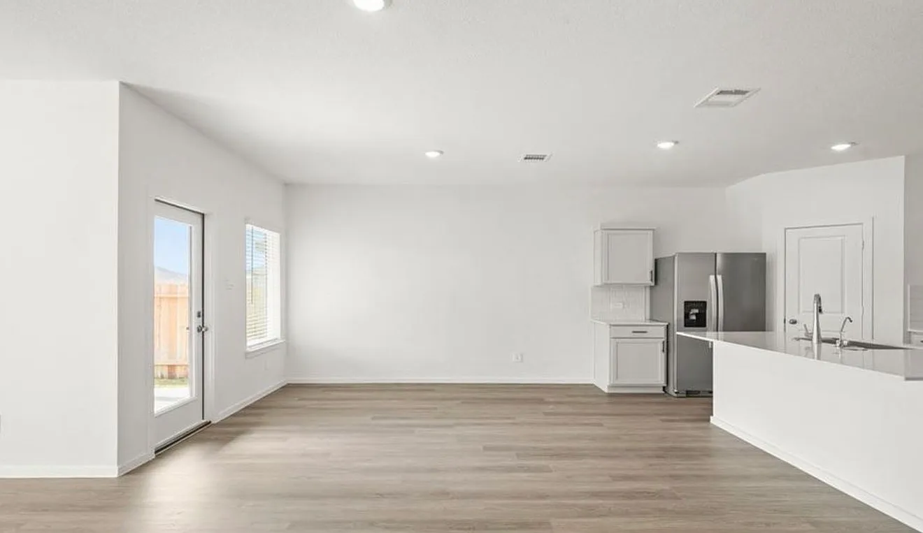 4 bed, 2173 sqft, $2,400 — Photo 3