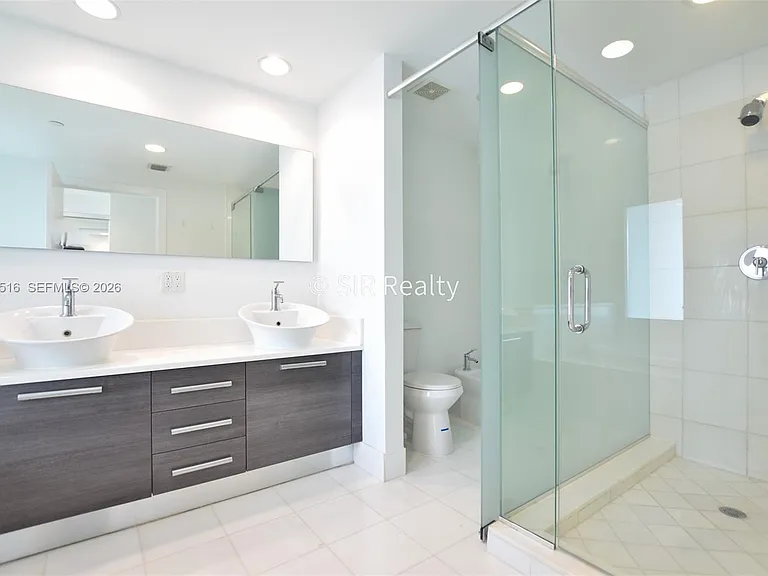 2950 NE 188th St #336 — Photo 14
