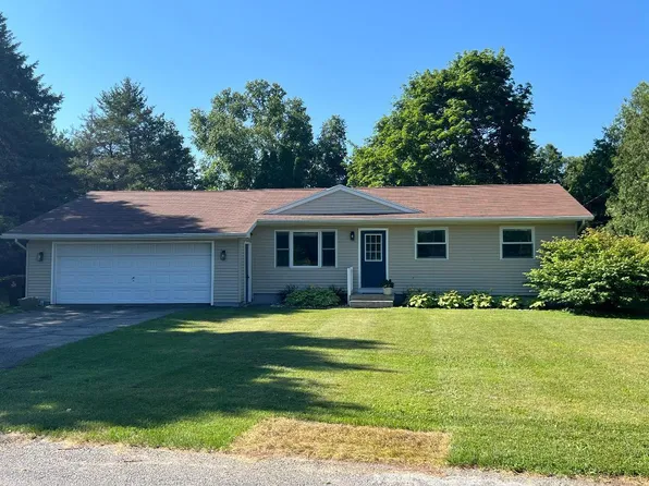 126 Johnson St, Edmore, MI 48829