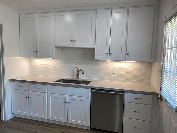 3rd image of 1390 Flores Dr