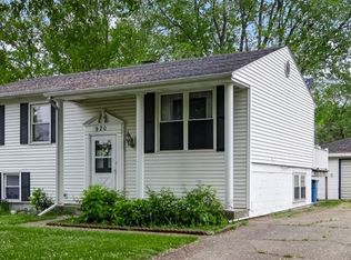 920 Walnut Ln, Crown Point, IN 46307