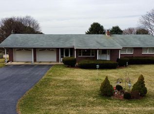 2487 Meeting House Rd, Spring Grove, PA 17362