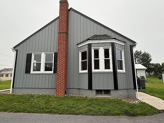 4th image of 6609 Lincoln Way W