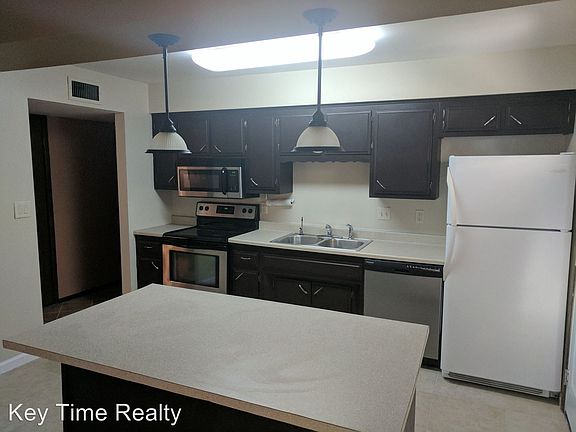 3rd image of 2614 Country Club Dr