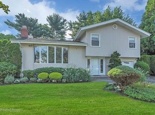 34 Favorite Ln, Jericho, NY