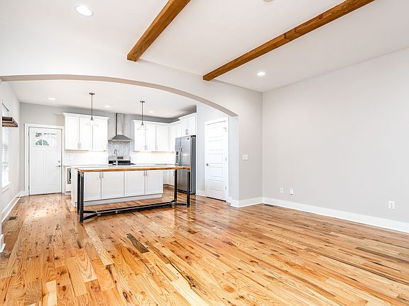 5th image of 324B Queen Ave