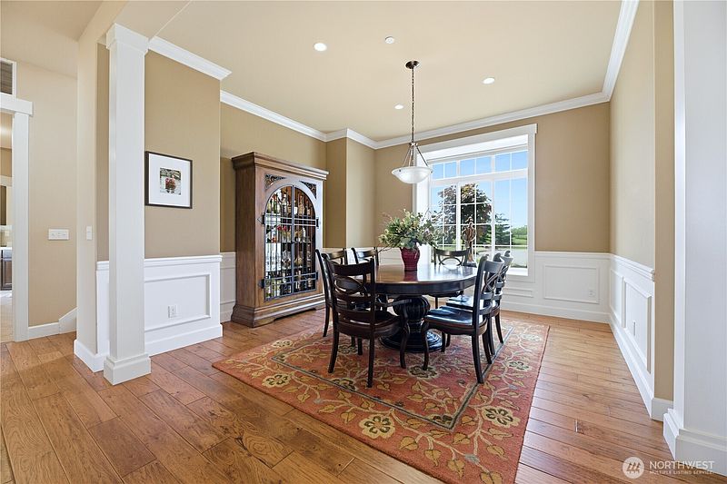 5th image of 2416 Cascade Drive E