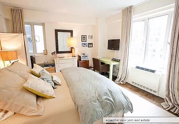 4th image of 40 Central Park S APT 15G