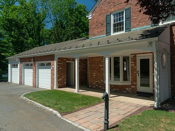 3rd image of 92 Oak Ln