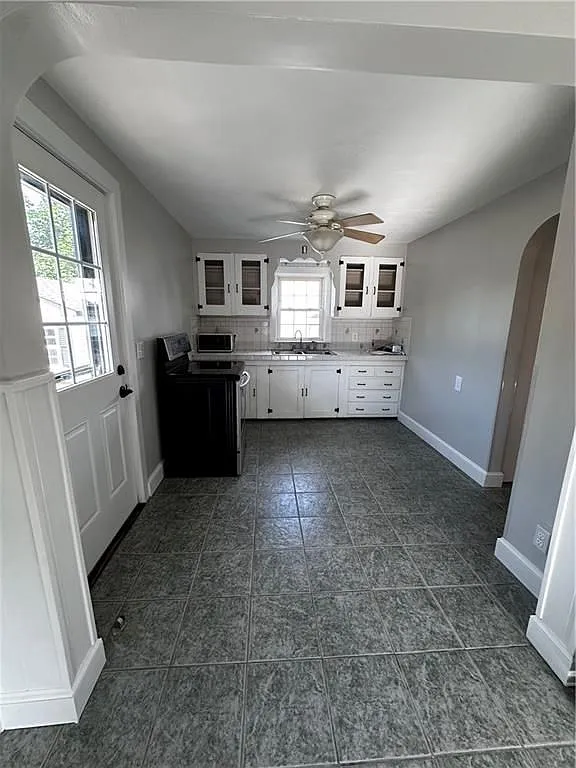 3 bed, 1.0 bath, 1200 sqft, $2,700 — Photo 3