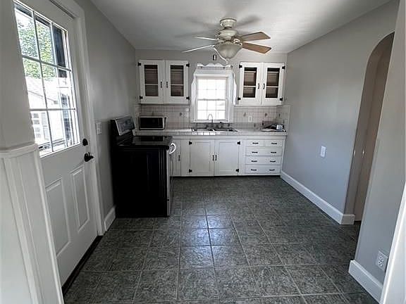 3rd image of 5 Whitman St