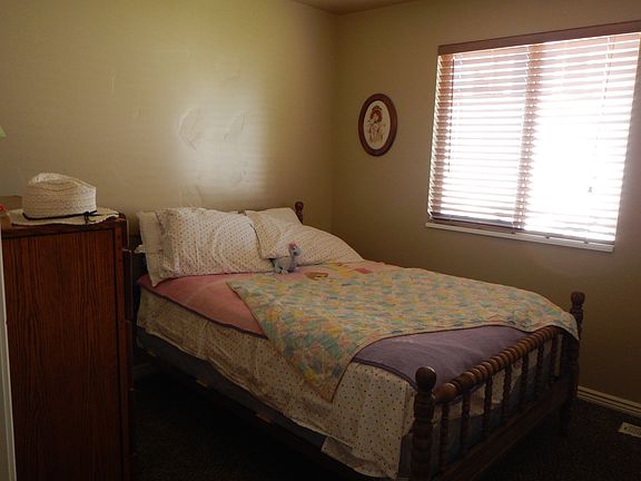3rd image of 1877 N Goldenrod Way