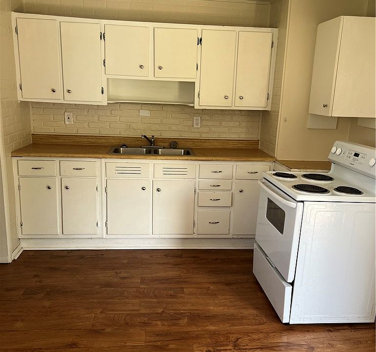 2nd image of 3822 Brumbaugh Blvd