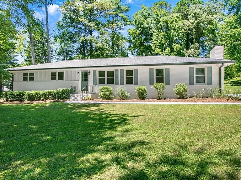 1348 Ridgewood Dr SW — Photo 3