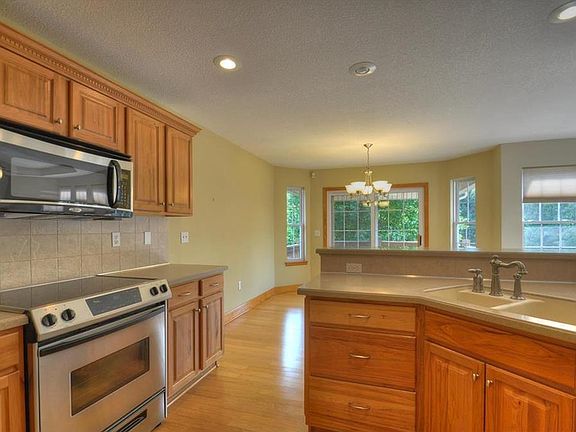 2nd image of 2717 S Breckenridge Dr