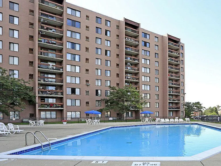 Lincoln Tower Apartments — Photo 39