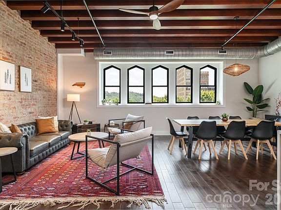 3rd image of 122 College St #301