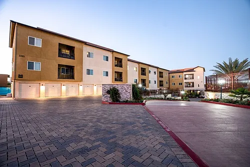 Pacific Heights Apartments Photo 1