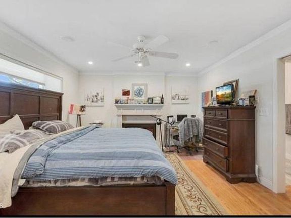 5th image of 4488 Cerritos Ave