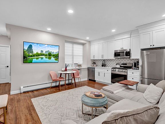 5th image of 25 W Broadway APT 110