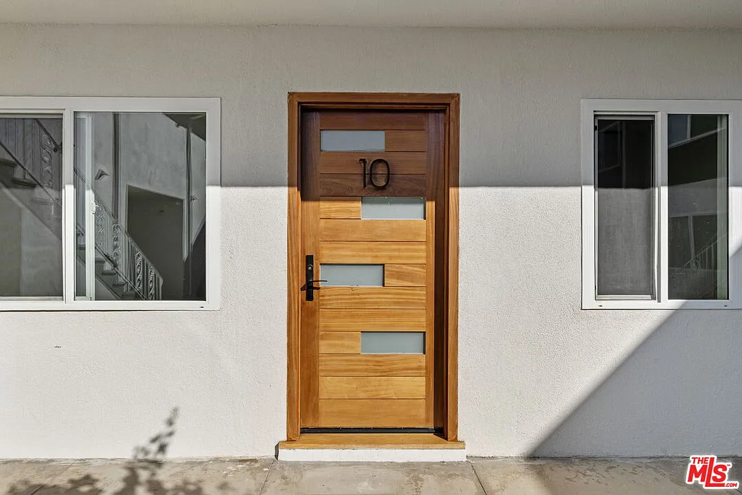 420 S Sepulveda Blvd — Photo 2