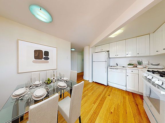 2nd image of 1 Astor Pl APT 5B