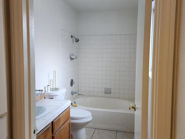 4052 Harris Ave — Photo 4