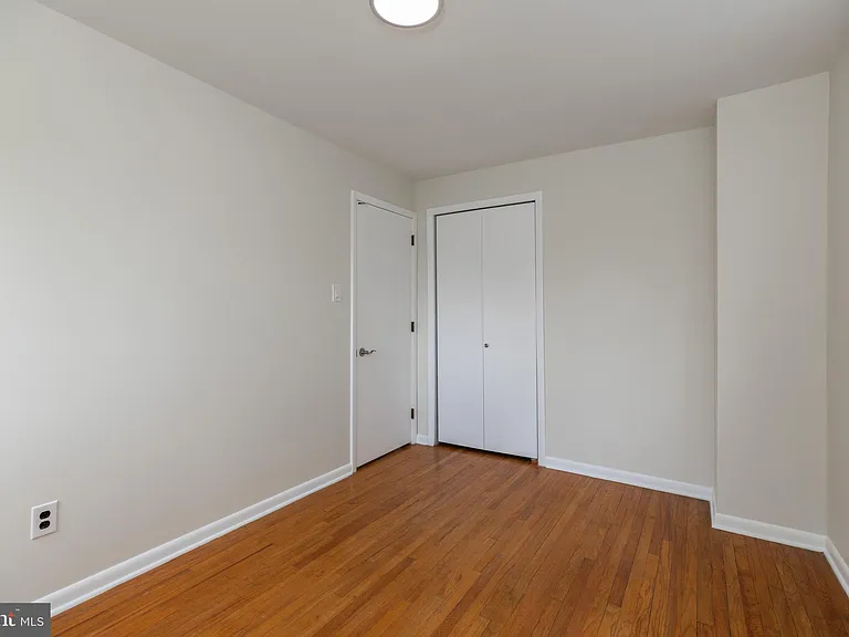 410 Woodlawn Ave — Photo 33