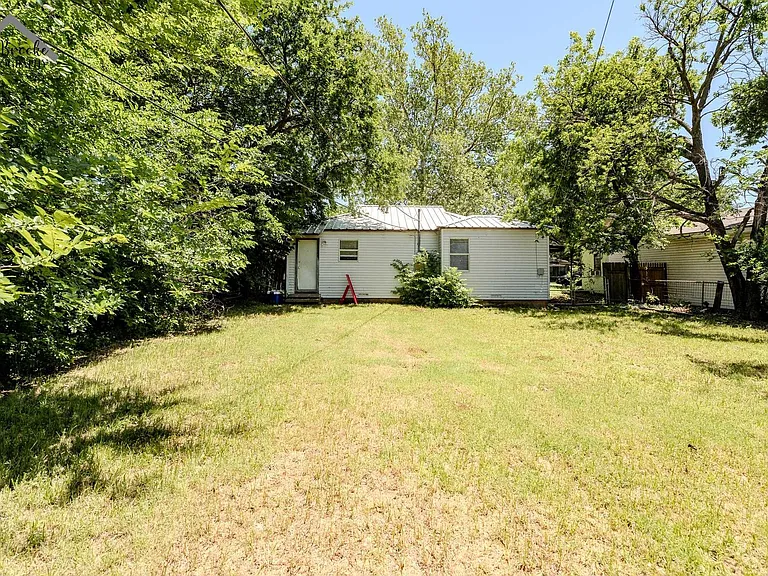 3202 Grant St — Photo 19