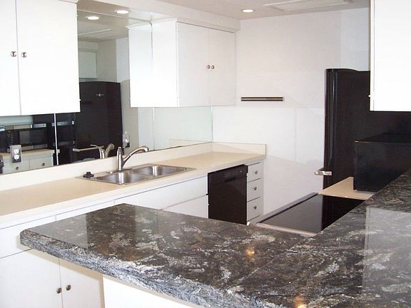 5th image of 6211 W Northwest Hwy APT 1402