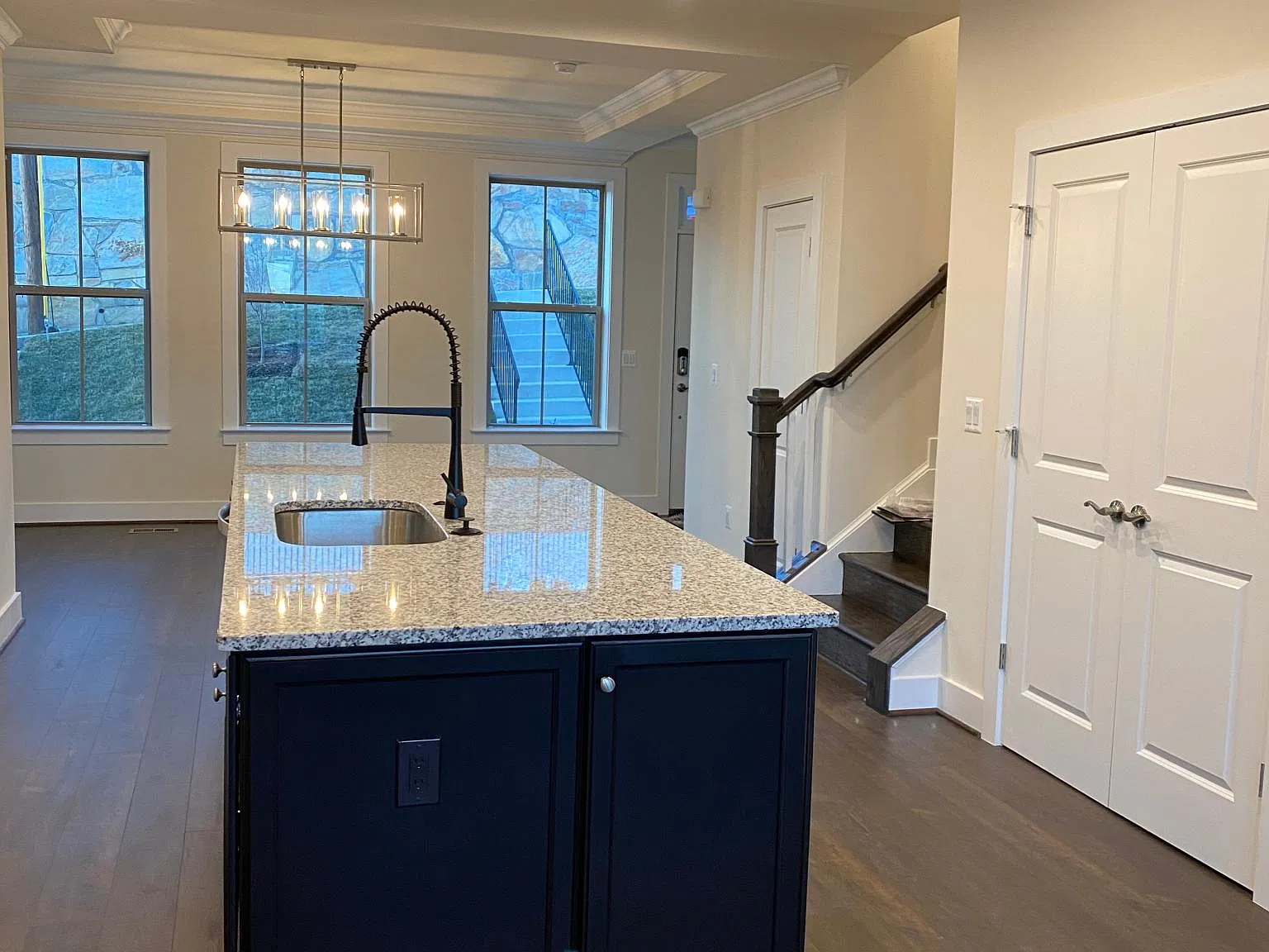 4 bed, 4.5 bath, 2462 sqft, $5,100 — Photo 3