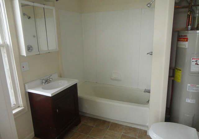 2nd image of 1165 E Seidlers Rd