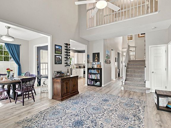 4th image of 423 Blackberry Ln.