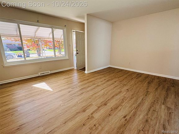 5th image of 29524 Thomas Cir