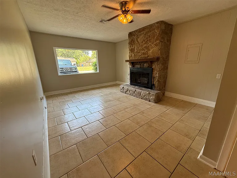 113 Lori St — Photo 3