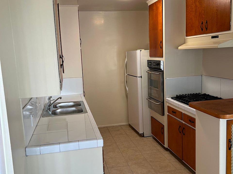 1st image of 807 Edgewood St APT 1