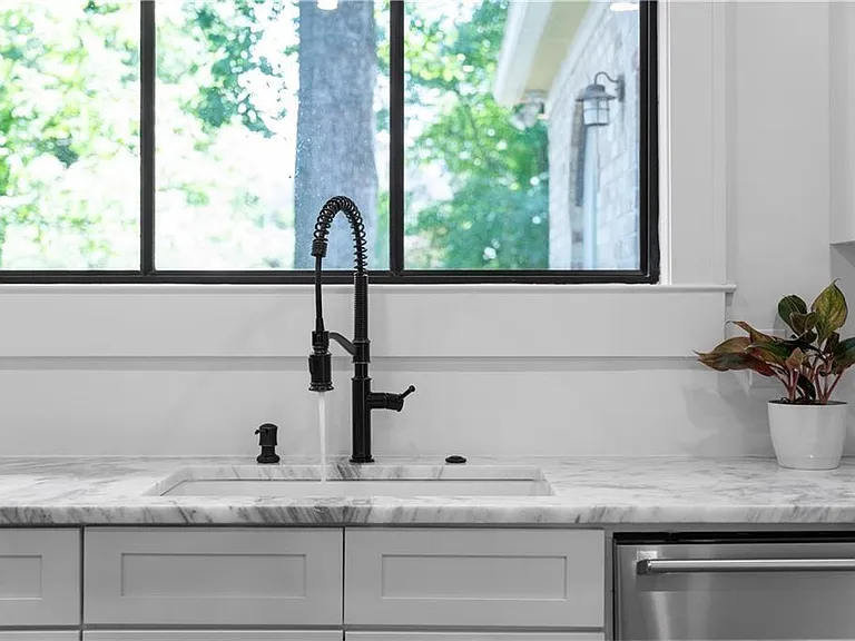 833 Martina Dr NE — Photo 10