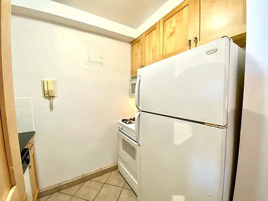 Rented by Douglas Elliman | media 15