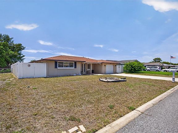 4th image of 10237 Oak Hill Dr
