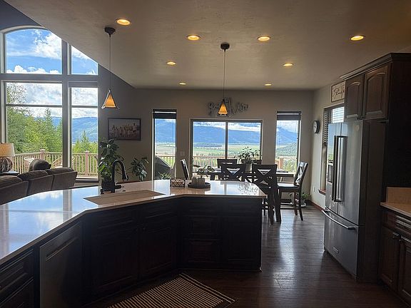4th image of 493 Scenic Dr