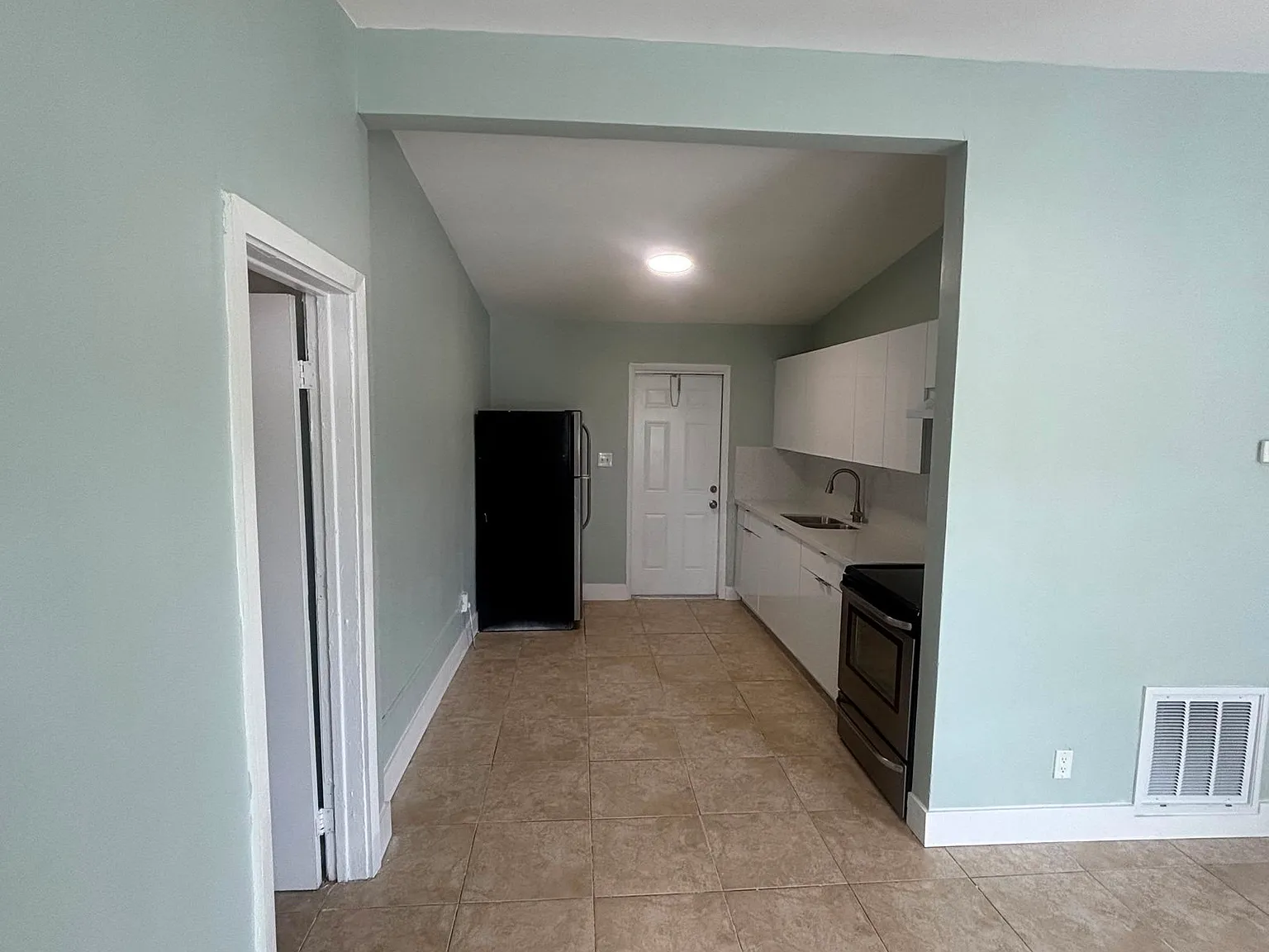 2 bed, 1.0 bath, 850 sqft, $1,950 — Photo 4